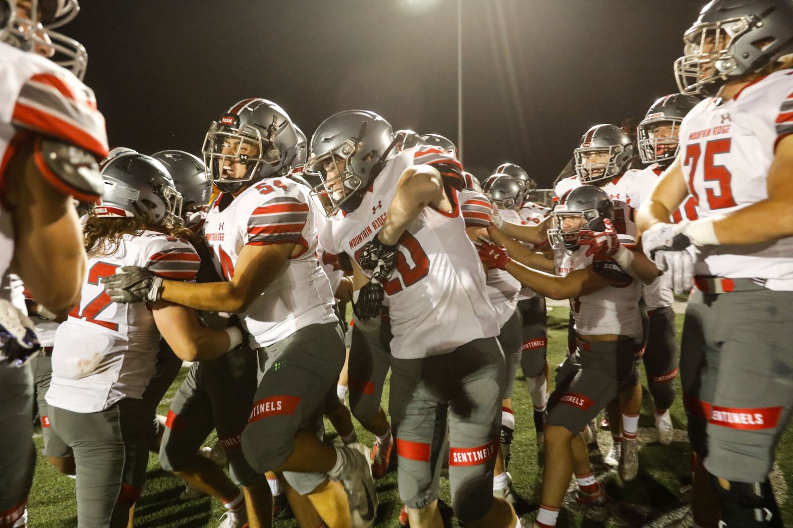 High school football Mountain Ridge scores 33 points in 4th quarter to