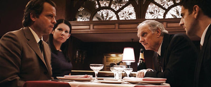 Inventor Robert Kearns (Greg Kinnear) and wife Phyllis (Lauren Graham) meet with their attorney, Gregory Lawson (Alan Alda), in the uninteresting "Flash of Genius," which is based on a true story.