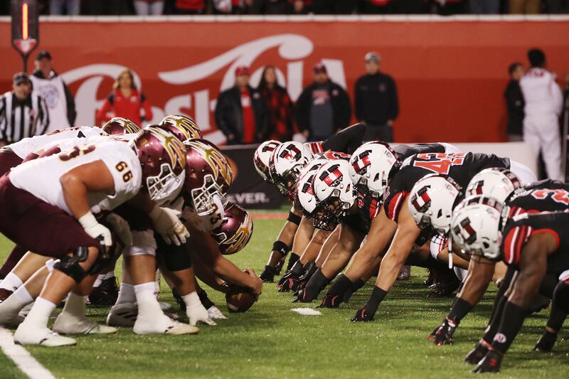 The Utah Utes and Arizona State Sun Devils line faces each other before a snap