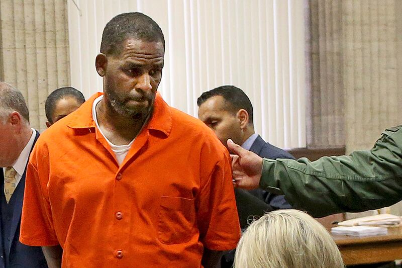 R. Kelly turns to exit during a hearing at the Leighton Criminal Court building, in Chicago.