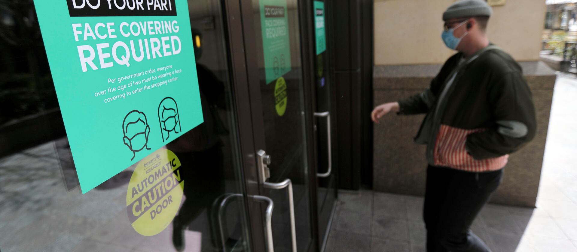 A sign on the entrance of City Creek Center in Salt Lake City alerts patrons of Utah mask mandate in response to coronavirus. 