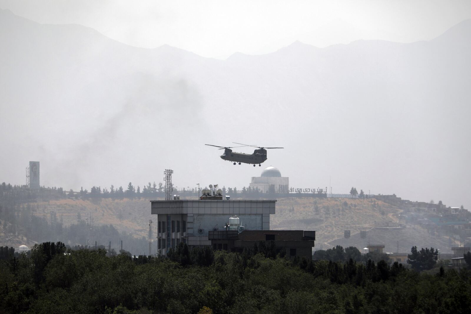 A U.S. Chinook helicopter flies over the U.S. Embassy in Kabul, Afghanistan, on Sunday, Aug. 15, 2021