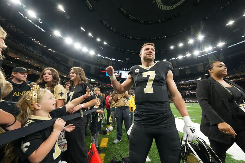 New Orleans Saints tight end Taysom Hill (7) greets people before a game against the Los Angeles Rams in New Orleans, Sunday, Dec. 1, 2024.