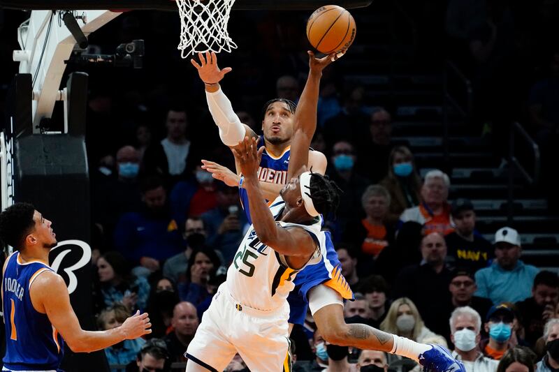 Utah Jazz forward Danuel House Jr. shoots over Phoenix Suns forward Ish Wainright.