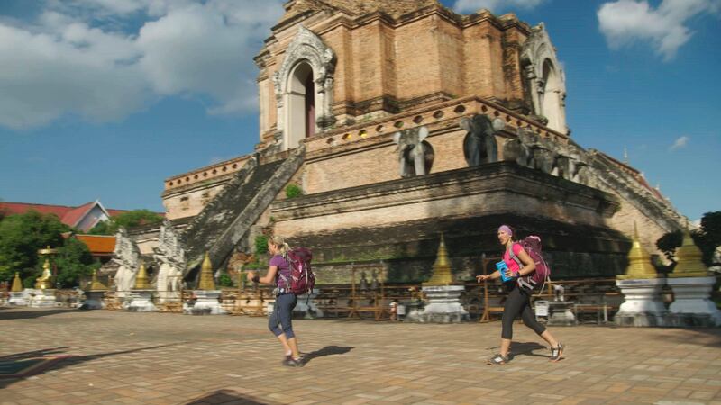 Kristi Leskinen, left, and Jen Hudak race to the mat in Chiang Man, Thailand, during a two-hour episode of "The Amazing Race" on Wednesday, Feb. 14, 2018.