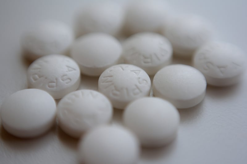 This Thursday, Aug. 23, 2018 file photo shows an arrangement of aspirin pills in New York. A new study suggests low-dose aspirin could help people avoid the worst COVID-19 symptoms.