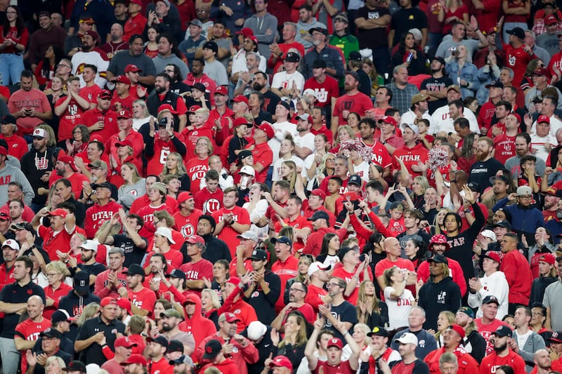 Utah Utes fans cheer