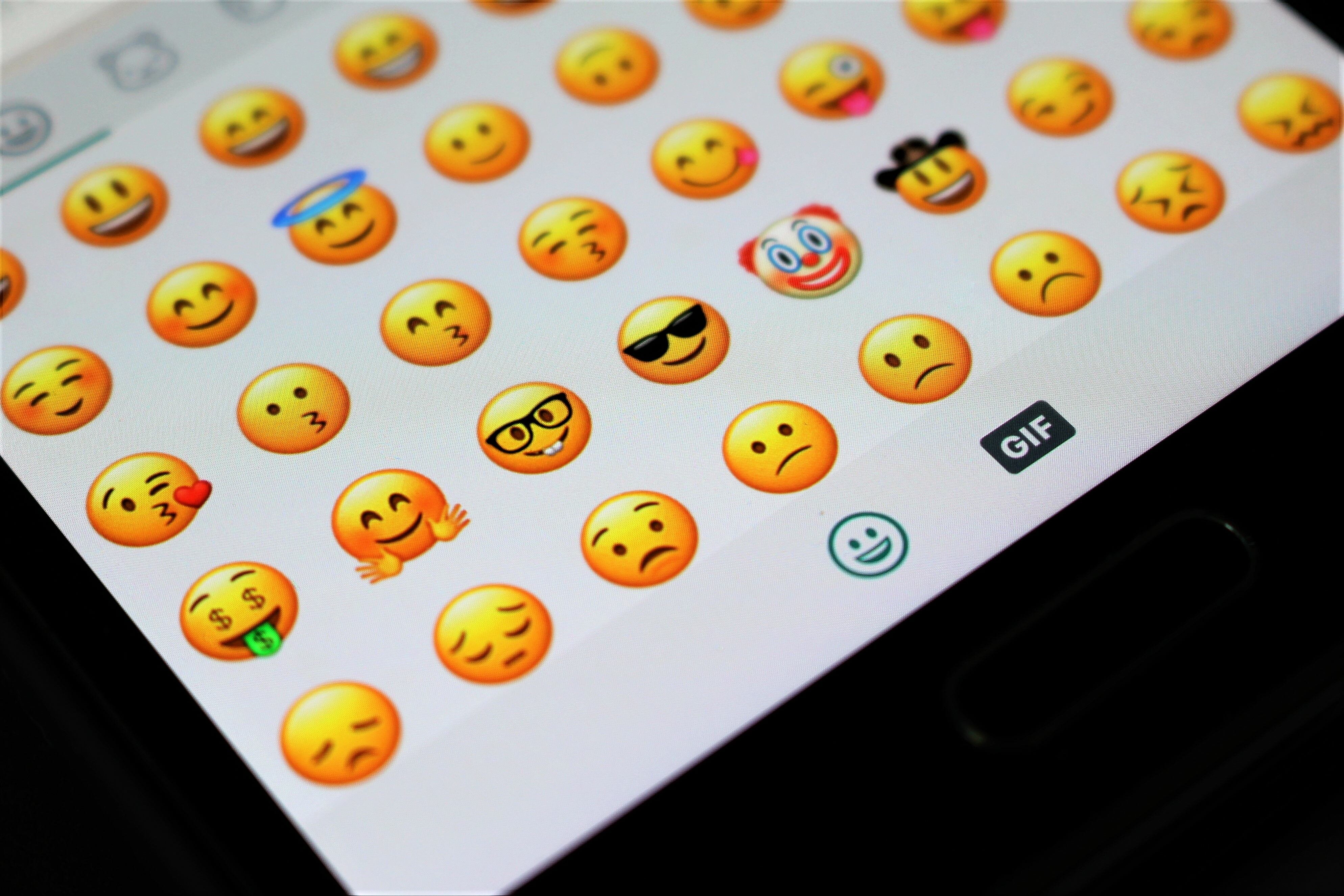 Potential new emojis include a fingerprint and a harp – Deseret News - Vimarsana News