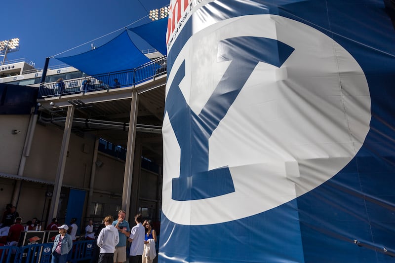 Granger High quarterback Carson Su’esu’e committed to BYU on Wednesday as part of the Cougars’ 2024 recruiting class.