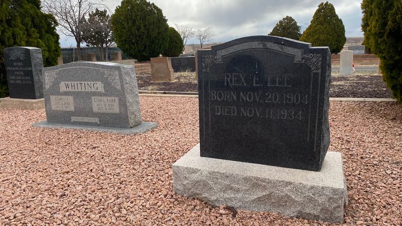 Rex E. Lee Sr. grave