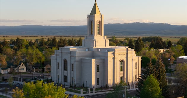 Photo: deseret.com The Montpelier Idaho Temple at dusk