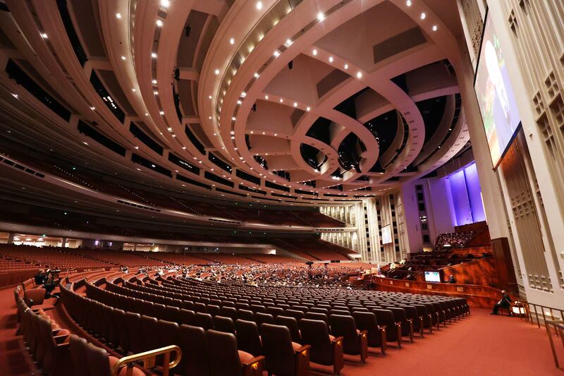 President Russell M. Nelson delivers the closing address of general conference.