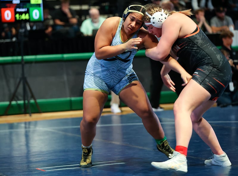 Westlake’s Keilikki Nau Rarick wrestles Murray’s Cheyenne Ruiz