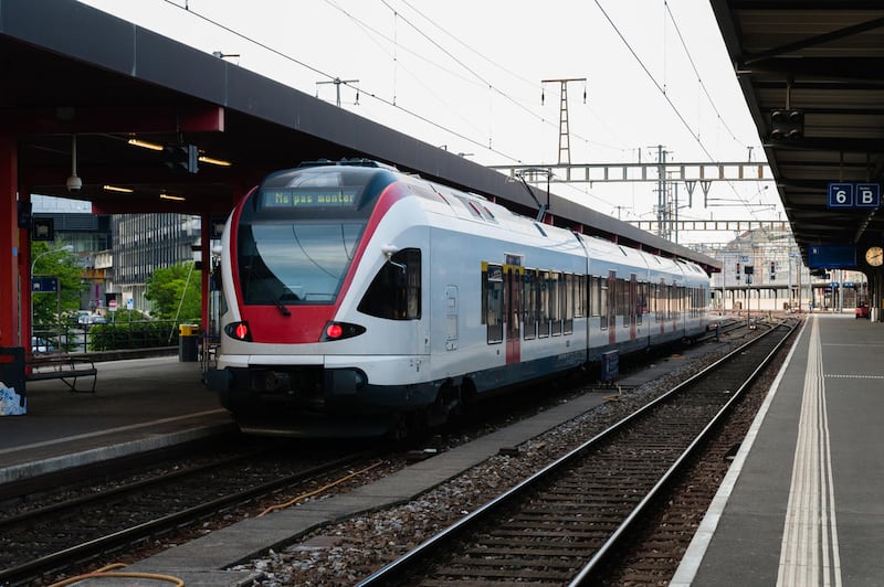 Controversy over a trip state lawmakers and UTA board members made to court a Swiss rail car manufacturer apparently didn't scare the company from Utah.