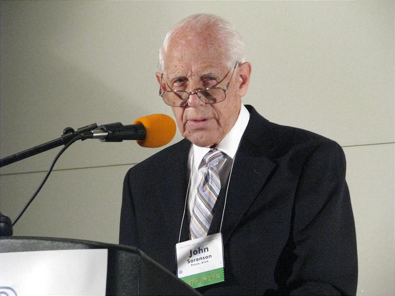 John L. Sorenson speaks at the Mormon Apologetics Conference.