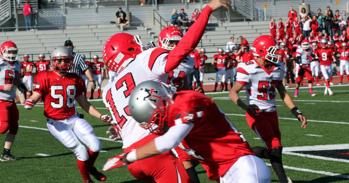 High school football Big 2nd quarter lifts defending champion Manti