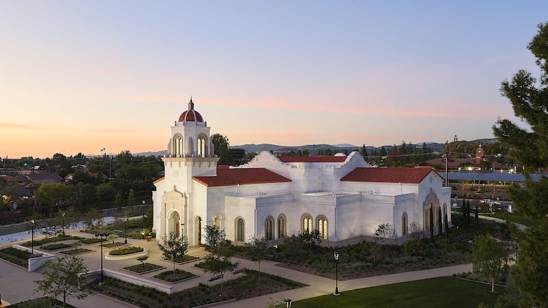 The Yorba Linda California Temple at dusk.