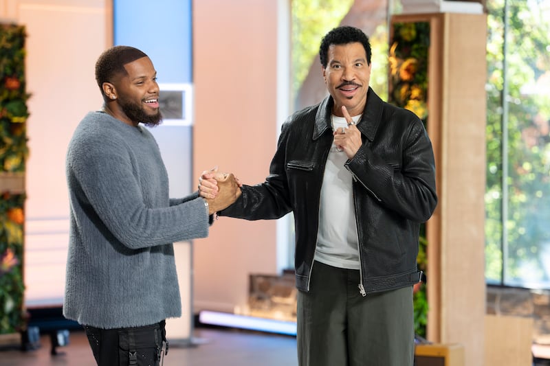 Victor Solomon interacts with "American Idol" judge Lionel Richie.