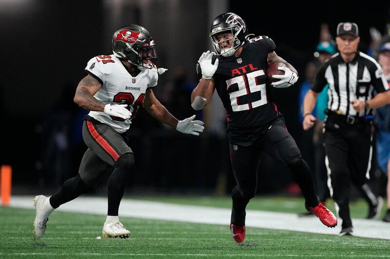 Atlanta Falcons running back Tyler Allgeier breaks off a big run during game against Tampa Bay, Jan. 8, 2023, in Atlanta.
