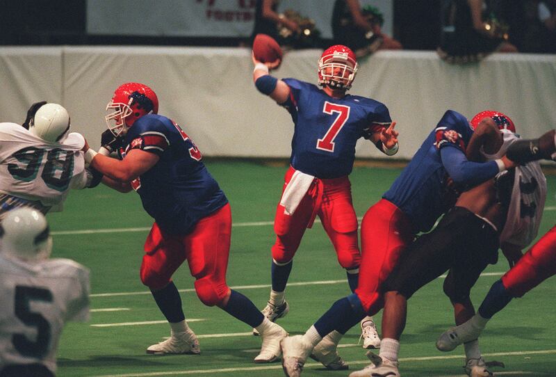 Utah Catzz quarterback Lee Leslie throws a pass early in the first professional indoor football league game in Orem in 1997.