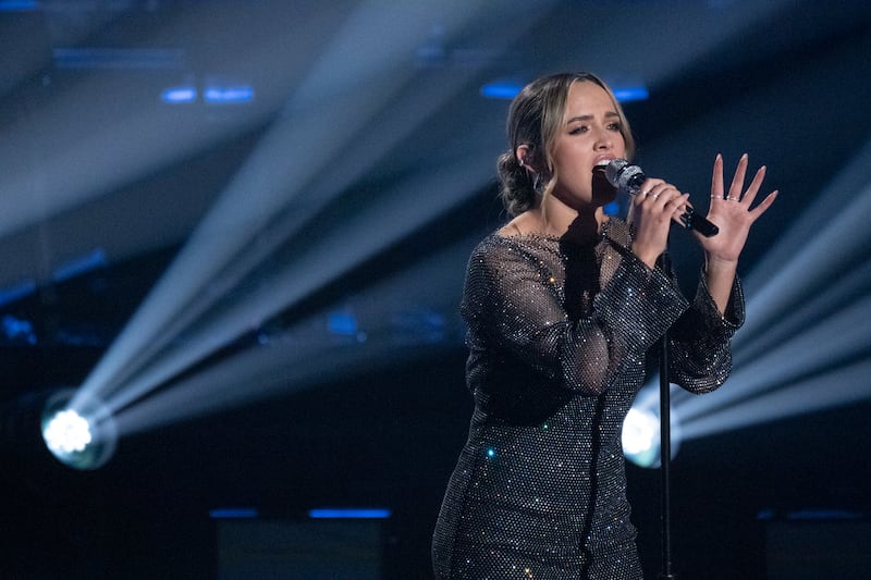 Kaibrienne Richins performs on "American Idol."