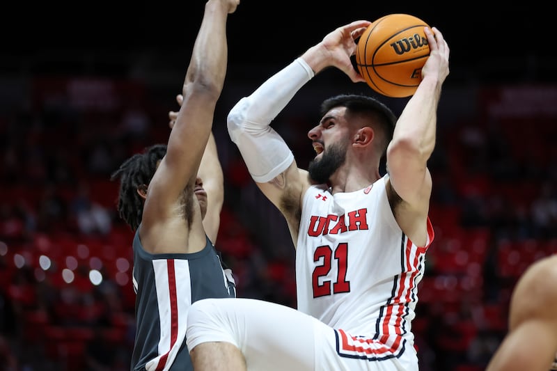 Utah Utes forward Dusan Mahorcic (21) drives against Washington State Cougars center Dishon Jackson (21).