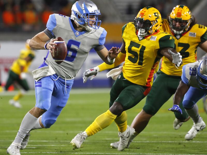 Hotshots' Edmond Robinson (51) puts pressure on Stallions' Josh Woodrum (6) during the first half at Sun Devil Stadium in Tempe, Ariz. on February 10, 2019.