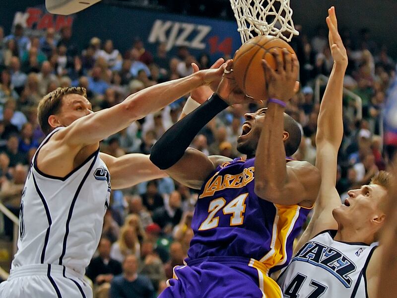 Laker’s Kobe Bryant shows between Matt Harpring and Andrei Kirilenko as the Utah Jazz and the Los Angeles Lakers play NBA basketball in Salt Lake City, Utah Mar. 20, 2008