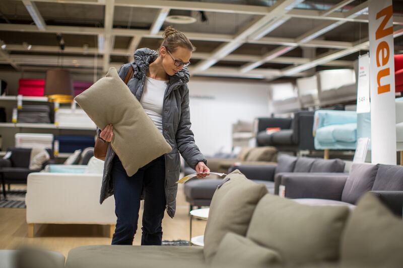 Dave Ramsey answers a question from a reader about the pitfalls of buying furniture at zero percent interest.