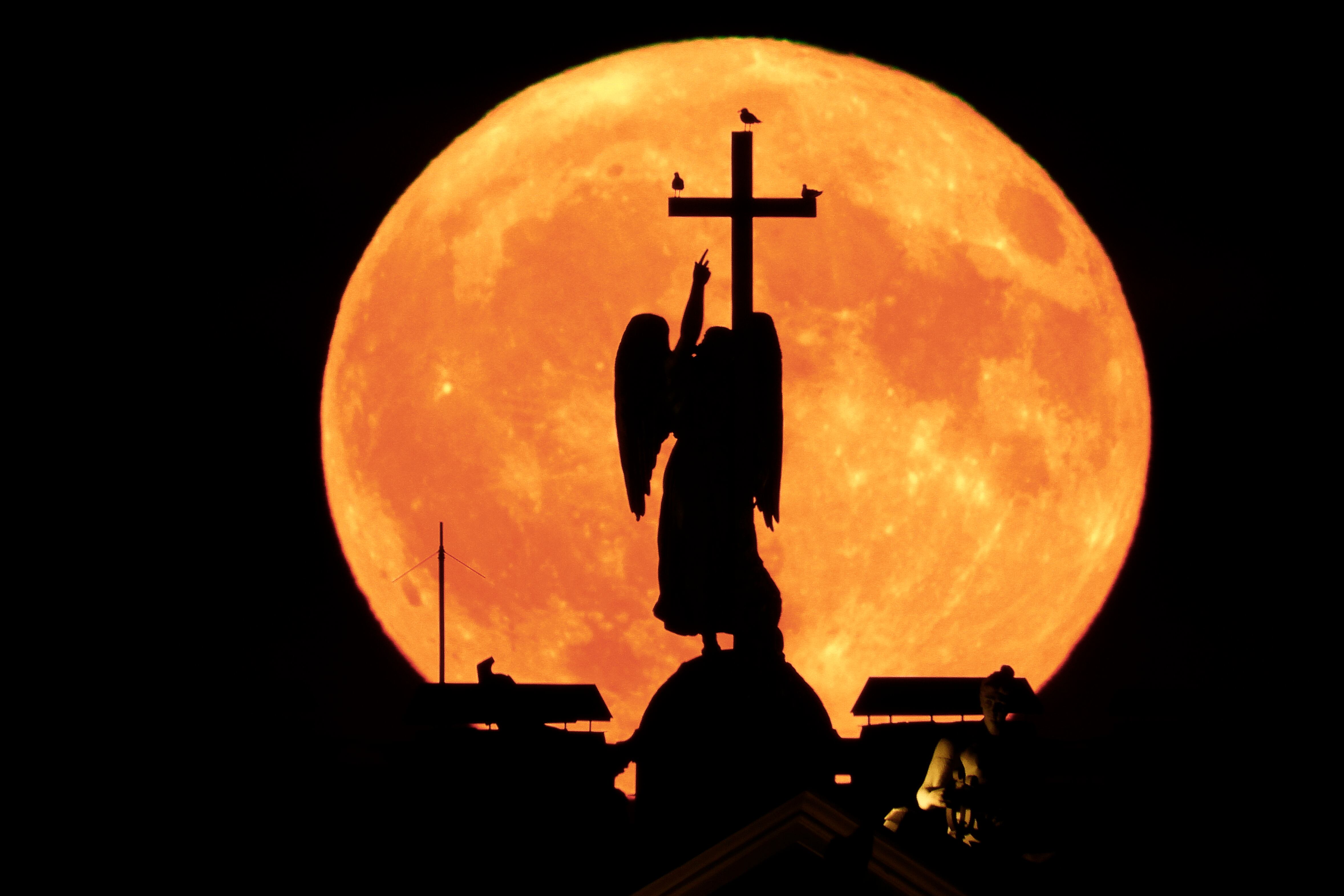 Is anyone buried on the moon? – Deseret News - Vimarsana News