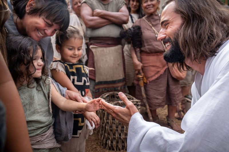 Jesus Christ minister to Nephite children in this picture from the Book of Mormon Videos.