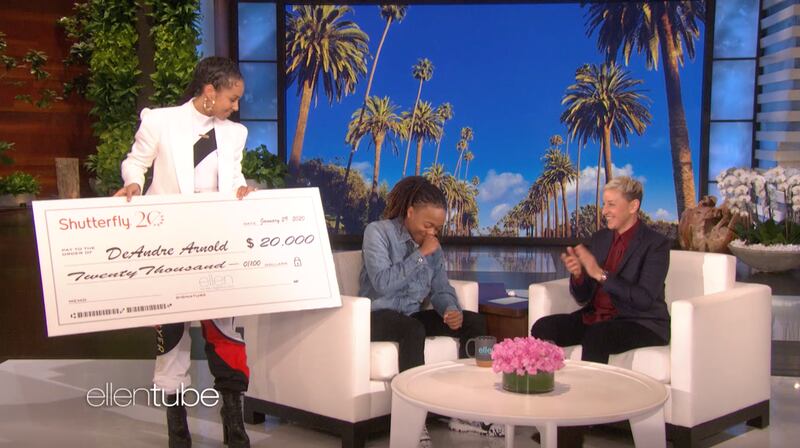 Alicia Keys and Ellen DeGeneres present 18-year-old Deandre Arnold with a check for $20,000 to help fund his eduction.