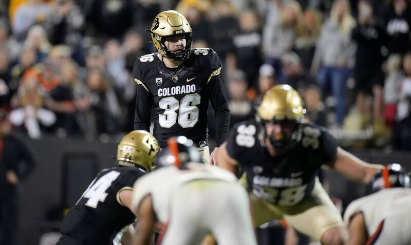 Colorado place kicker Cole Becker is ready to kick during game in 2021. Becker transferred to Utah this past winter.