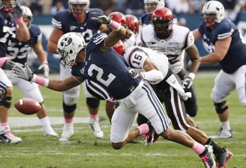 SDSU\'s Jose Perez breaks up a pass intended for BYU\'s Cody Hoffman.