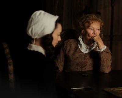 Left to Right: Lydia Wilson as Susannah Shakespeare, and Judi Dench as Anne Hathaway.