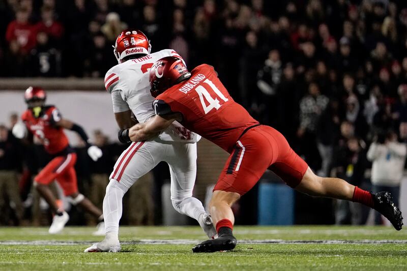 Cincinnati Bearcats linebacker Joel Dublanko (41) sacks Houston quarterback Clayton Tune (3).
