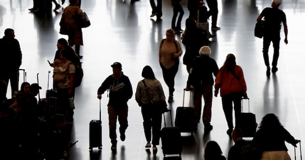 Salvadoran mother arrested at airport, detained despite valid work permit and notification error