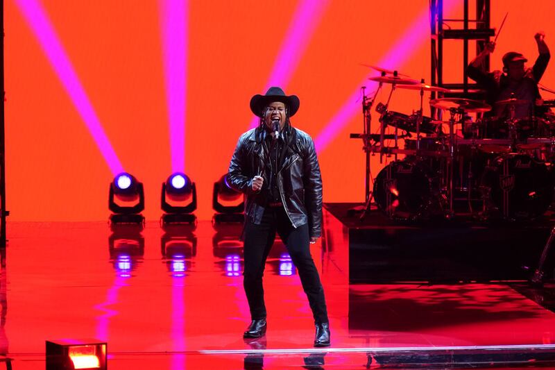 Noivas performs on “The Voice.”