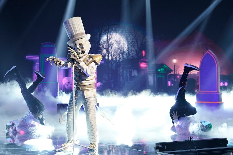 THE MASKED SINGER: The Skeleton in the “Once Upon a Mask” episode of THE MASKED SINGER airing Wednesday, Oct. 16 (8:00-9:01 PM ET/PT) on FOX. © 2019 FOX MEDIA LLC. CR: Michael Becker / FOX.