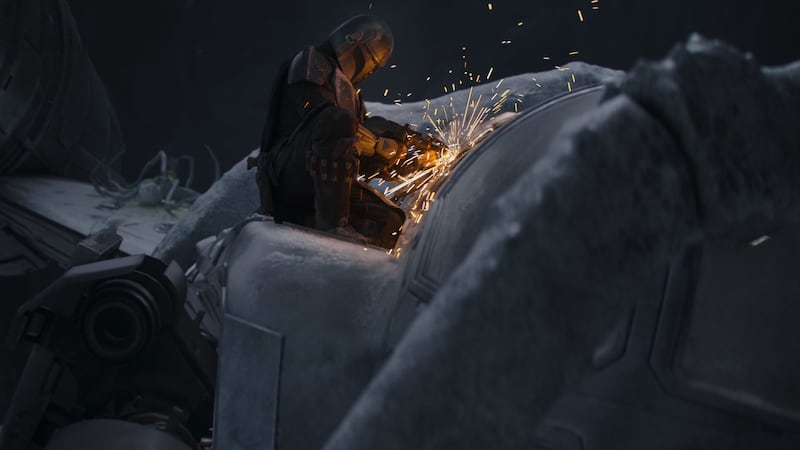The Mandalorian (Pedroa Pascal) in season two.