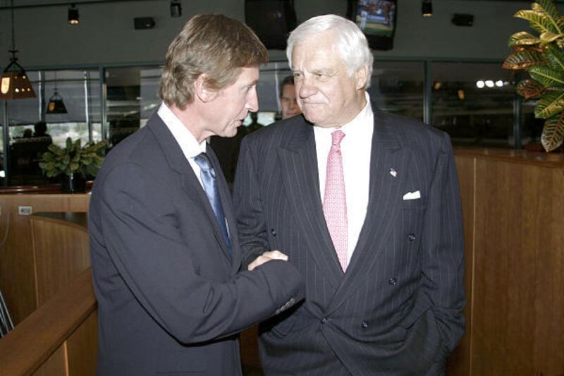 David Elmore, with hockey Hall-of-Famer Wayne Gretzky in 2004, owns the Utah Grizzlies and many other pro sports teams.