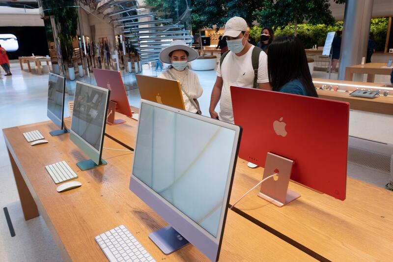 iMac desktop computers are displayed in an Apple store in New York.