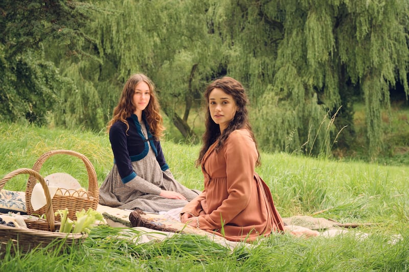 Augusta Markham (ELOISE WEBB) and Charlotte Heywood (ROSE WILLIAMS) in “Sanditon.”