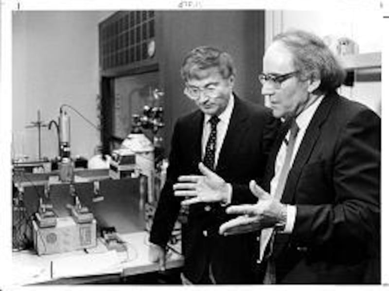 U. chemists B. Stanley Pons, left, and Martin Fleischmann describe their cold-fusion experiments during a press conference in 1989. Their work was later discredited.