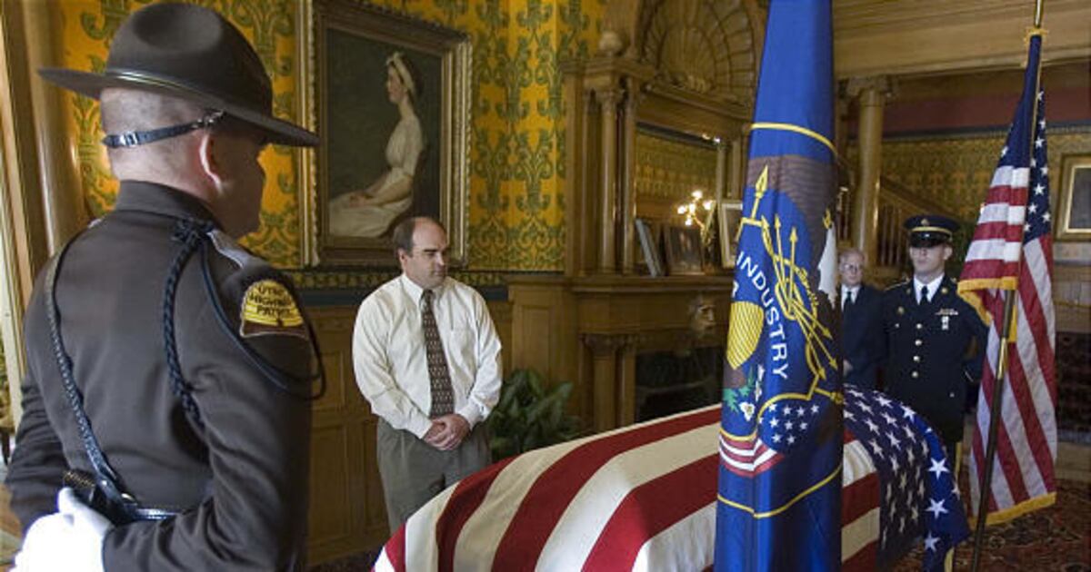 Hundreds honor Rampton – Deseret News