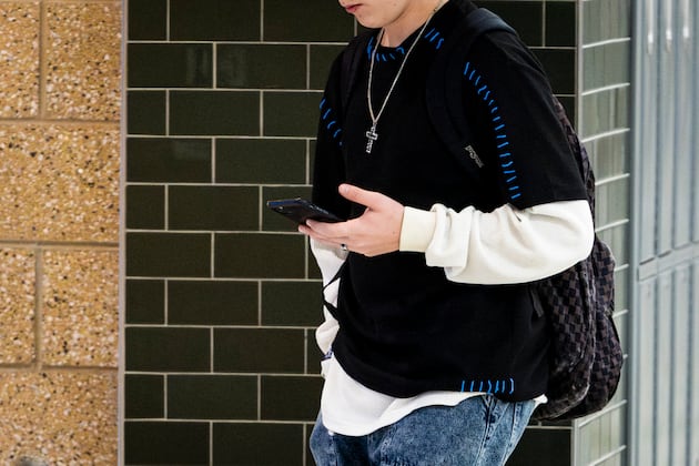 Opinion: Phones are hurting our students. Utah needs a bell-to-bell solution