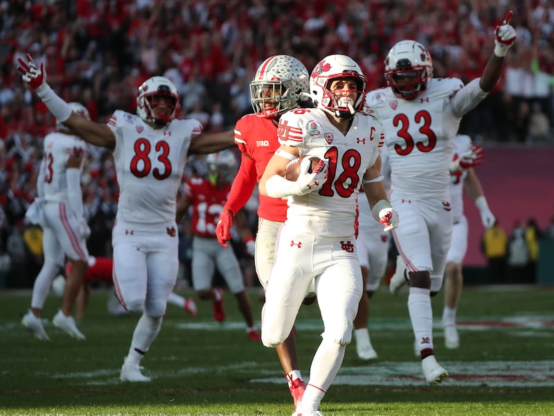 Utah Utes wide receiver Britain Covey (18) returns a kickoff for a touchdown during to the Rose Bowl.