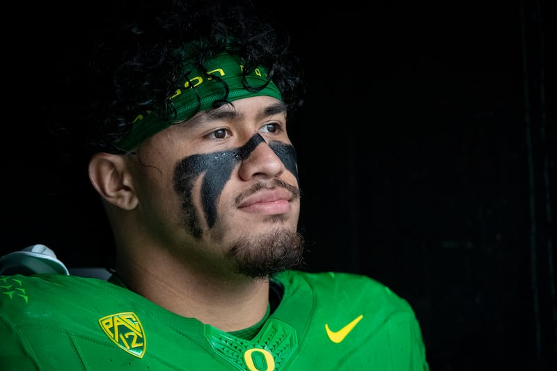 Oregon linebacker Noah Sewell (1) waits to enter the field before an NCAA college football game.
