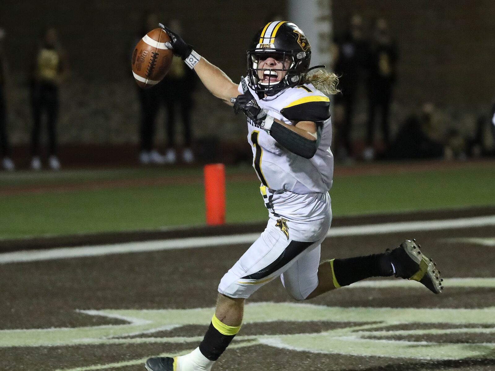High school football: Roy stuns Davis with 15 points in final 68 ...