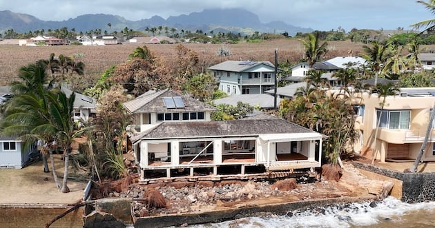 Coverage image for: Hawaii governor requests expedited federal assistance for hurricane recovery